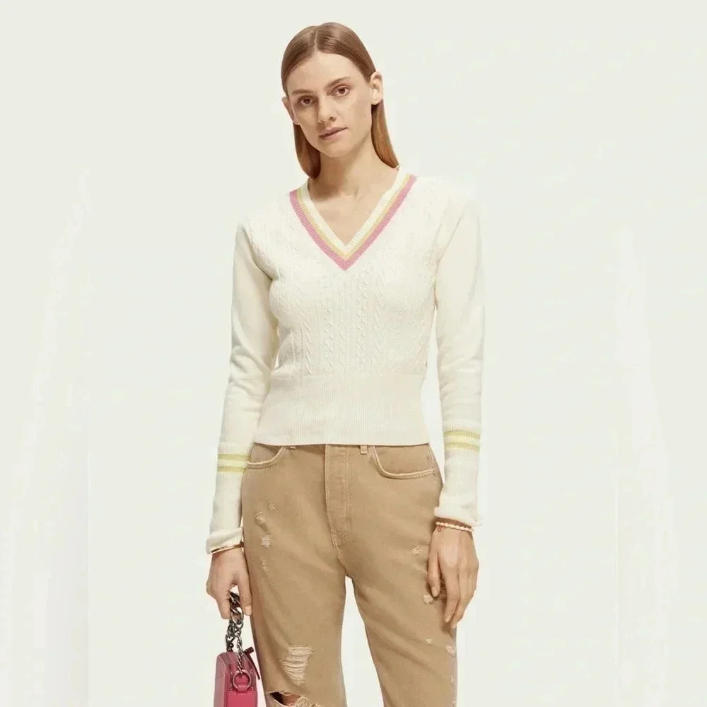 Like new! Scotch & Soda Cable Knit
V-neck Light Preppy Sweater in Vanilla White